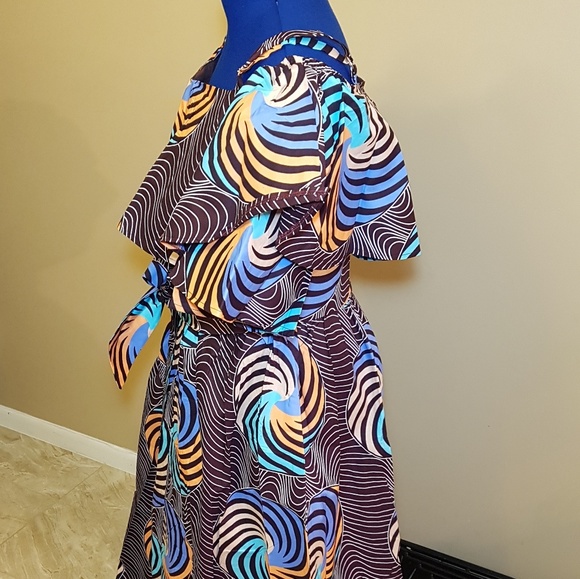 Eniola Beautiful Pinwheels Dress - Picture 5 of 7